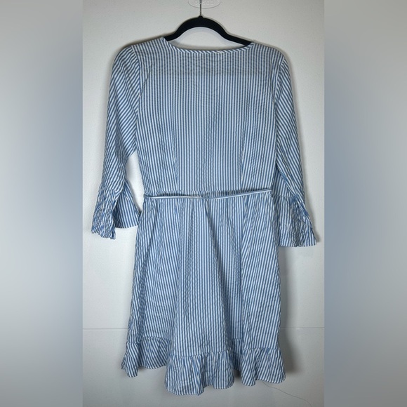 Preppy American Eagle Outfitters Blue and White Seersucker Wrap Dress. Academia - Picture 2 of 11